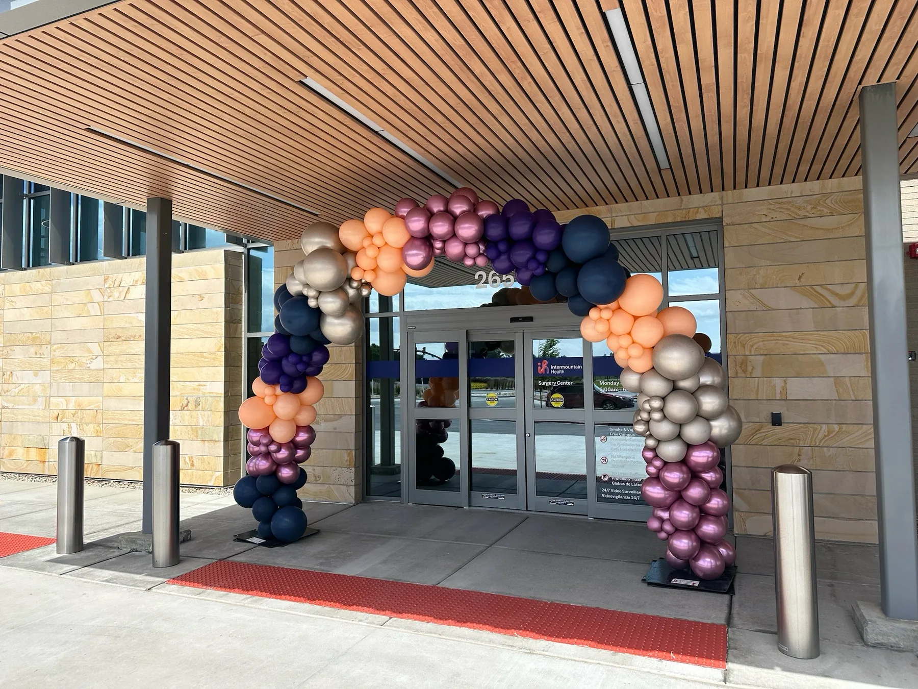 Organic balloon arch installation